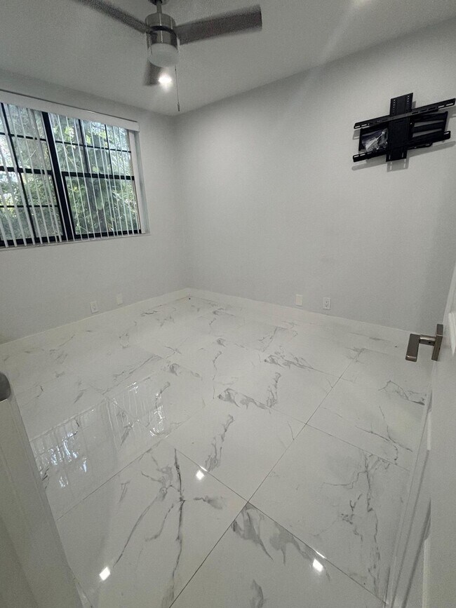 Building Photo - 2860 Coral Springs Dr