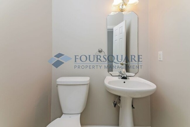 Building Photo - Spacious 4-Bed Home with Double-Height Cei...