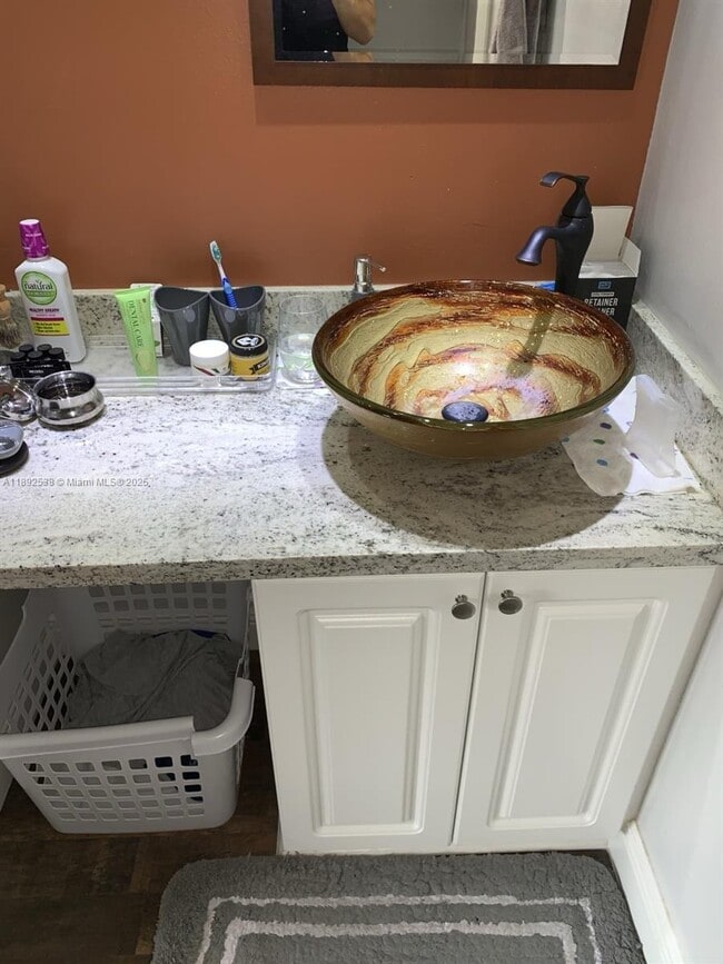 Building Photo - 11 Madrid Ln