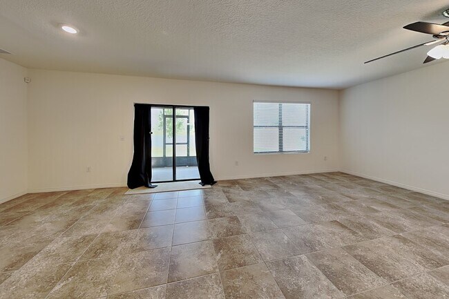 Building Photo - 3641 Peony Ct SE
