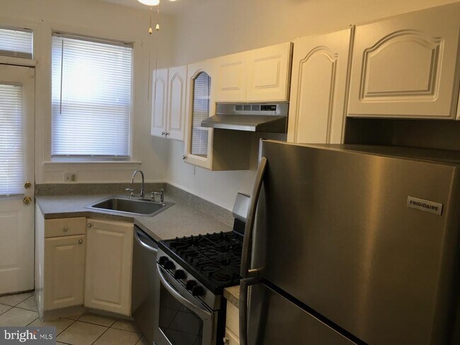 Building Photo - 2477 W Cold Spring Ln