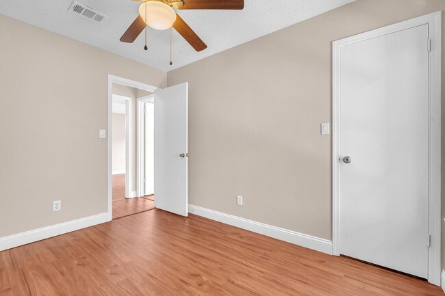 Building Photo - Updated Home in Convenient Location