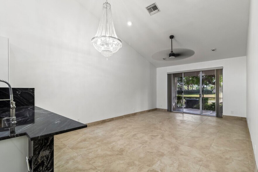 Building Photo - 10516 Lake Vista Cir