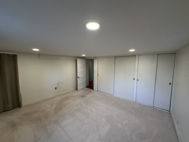 Building Photo - AVAILABLE NOW! "Charming 3-Bedroom Oasis with 2 Full Baths in the Sunset Neighborhood!"