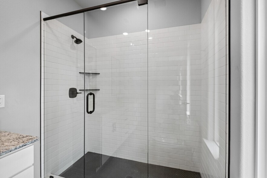 Building Photo - 2 Brightling Ln