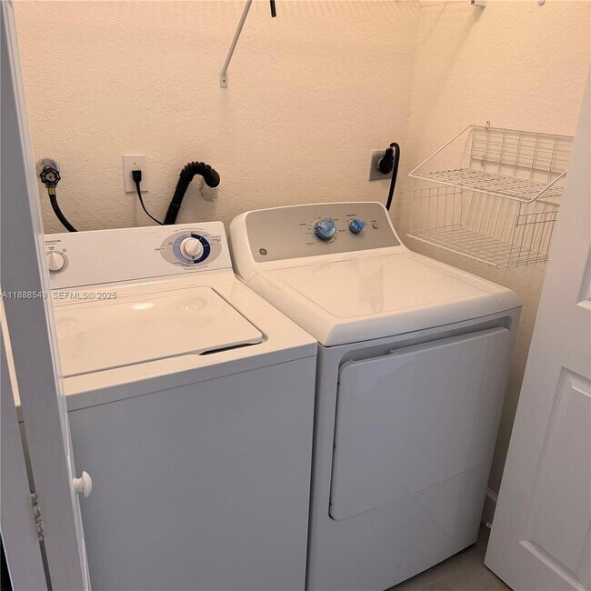 Building Photo - 12185 SW 125th Ct