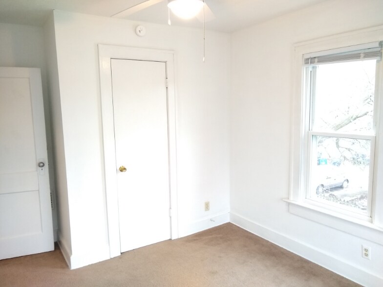 Building Photo - 2658 Deming Ave