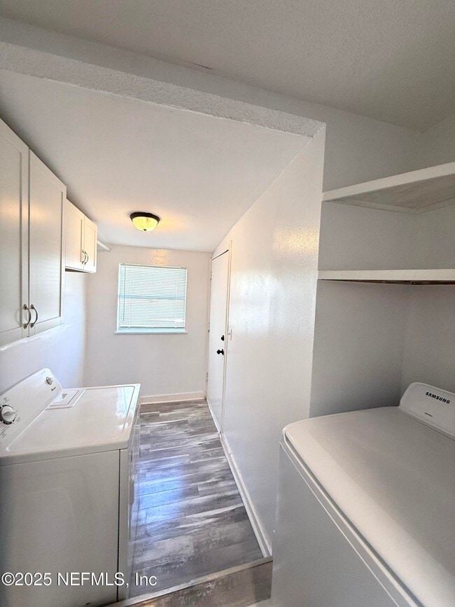 Building Photo - 4541 Woolman Ave