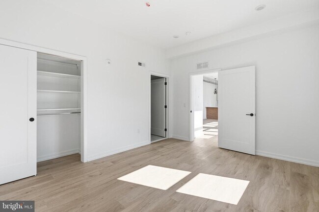 Building Photo - 209 New St