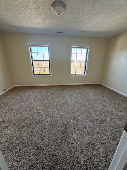 Building Photo - 1230 Pleasant Valley Rd