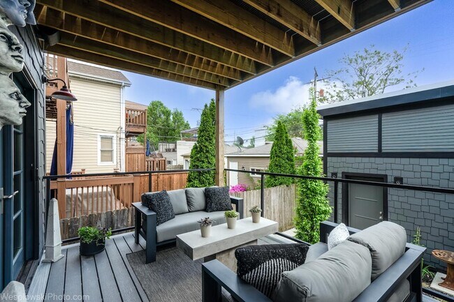 Building Photo - 2041 W Cuyler Ave