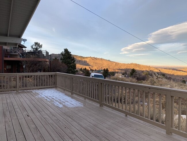 Building Photo - Mountain Bungalow in Spectacular Setting