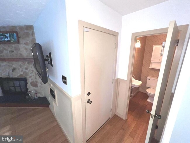 Building Photo - 918 Rockwell Rd