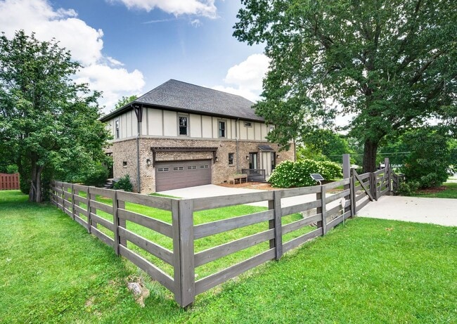 Building Photo - Stunning 4BE/3.5BA home in the heart of Gr...