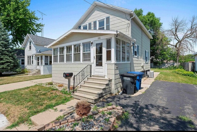 Building Photo - 532 W 5th Ave