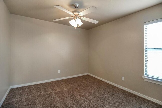 Building Photo - Beautiful 4 + Bedroom Home in Gated North ...