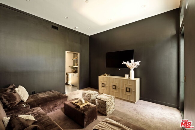 Building Photo - 1516 Forest Knoll Dr