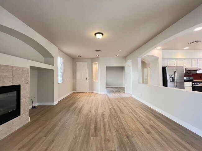 Building Photo - Beautiful and well-maintained two-story home in summerlin