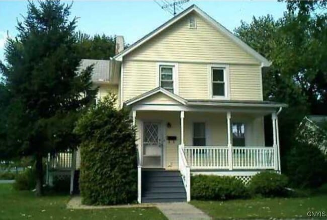 Primary Photo - 30 W Elizabeth St