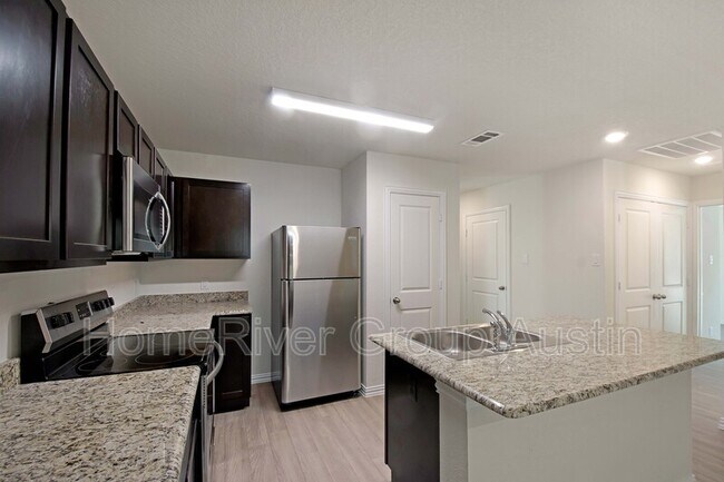 Building Photo - 806 Walnut Ave