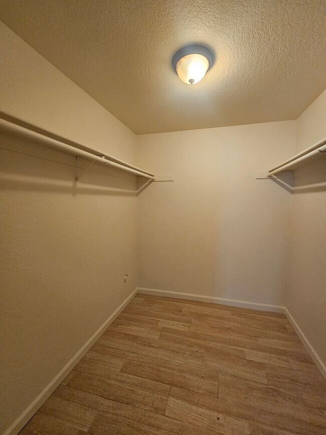 Building Photo - 12th St Omid