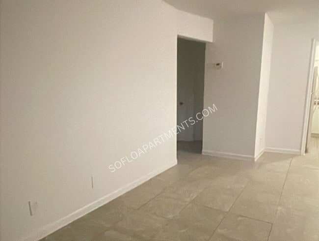 Building Photo - 3600 Riverside Dr