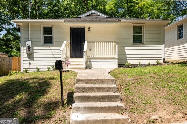 Building Photo - 450 Paines Ave NW