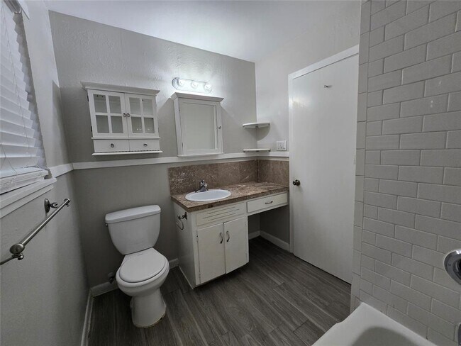 Building Photo - 4708 Red River St