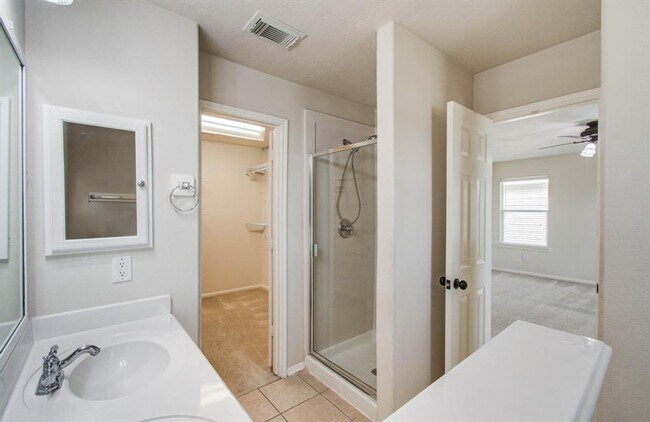 Building Photo - 14555 Gleaming Rose Dr