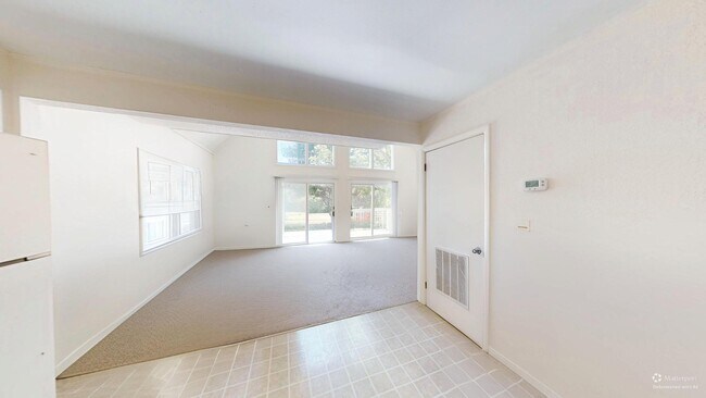 Building Photo - 102 W Windjammer Rd