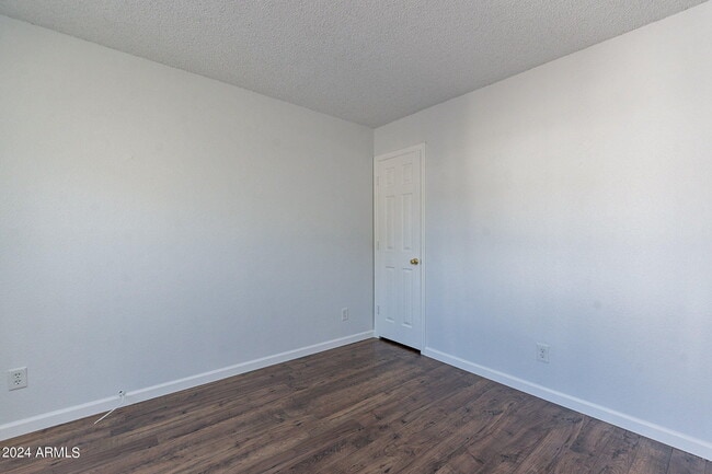 Building Photo - 820 W University Dr