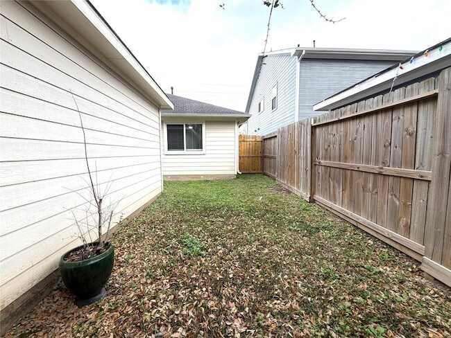 Building Photo - 10667 Cobblecreek Way