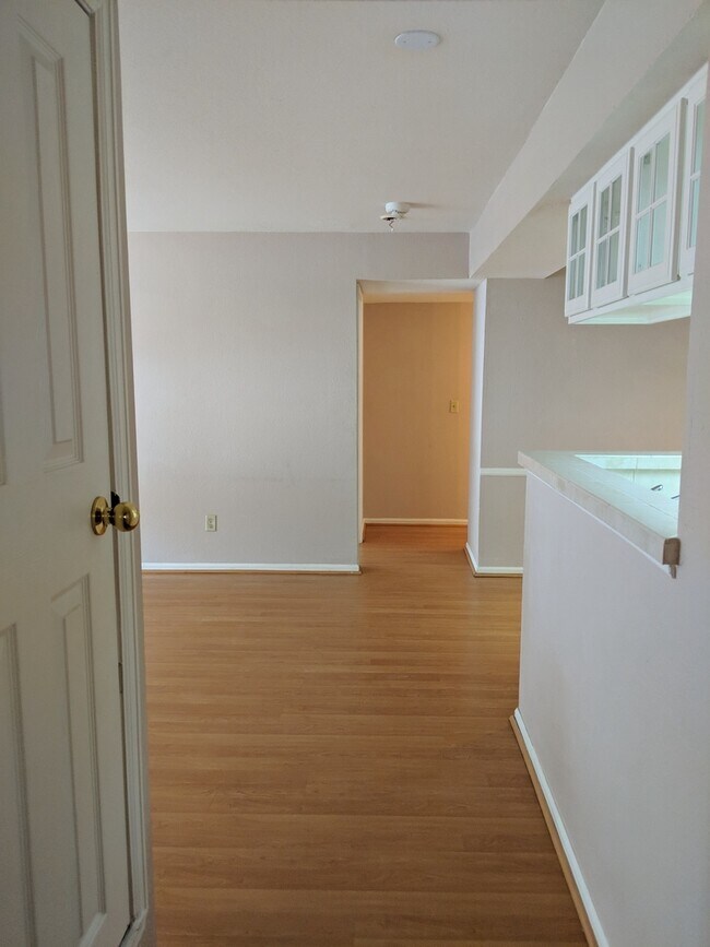 Building Photo - Englewood/DTC Ground Floor 2 Bedroom 2 Bath Condo For Rent - Great Location and Amenities