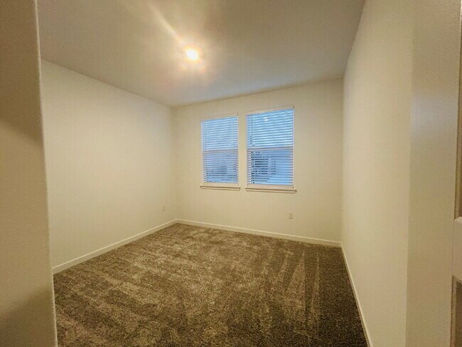 Building Photo - 3760 Oyster Pt Wy