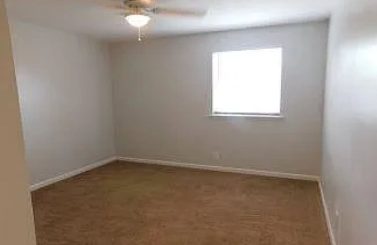 Building Photo - 420 Walton Ln
