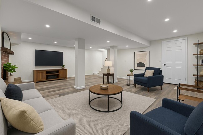 Building Photo - 549 Claymont Dr