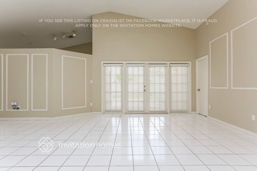Building Photo - 576 NW 48th Ave