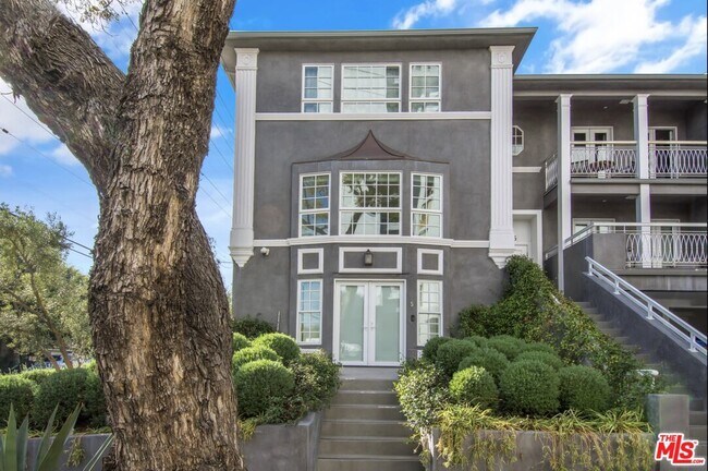 Building Photo - 1105 Alta Loma Rd