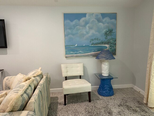 Building Photo - Sunset Lakes