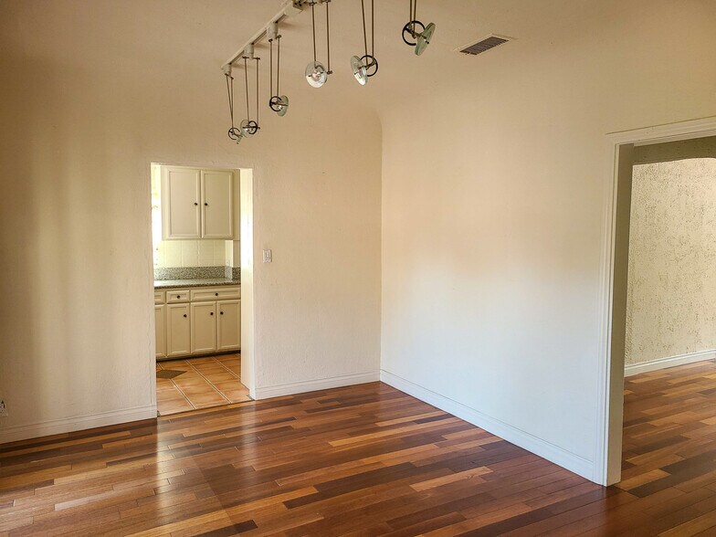 Building Photo - 11301 Blix St