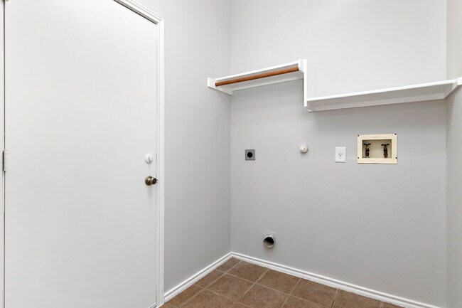 Building Photo - 24626 Dawn Arrow
