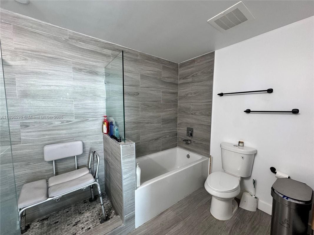 Building Photo - 6580 Indian Creek Dr