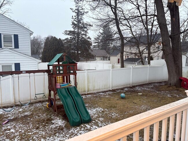 Building Photo - 22 Farwell Ave