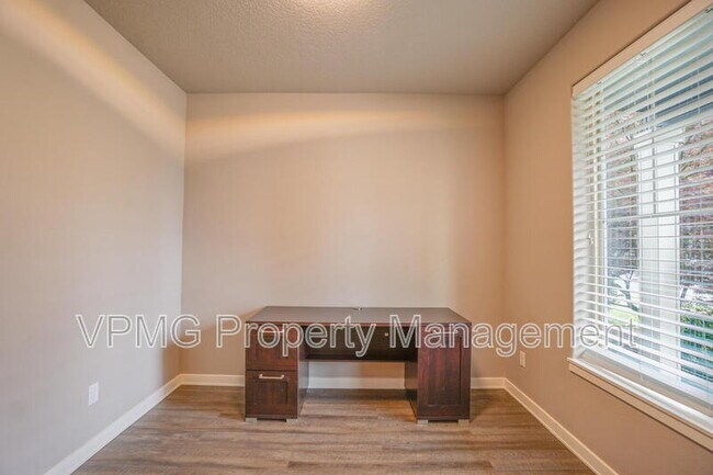 Building Photo - 7510 NE 124th Ave