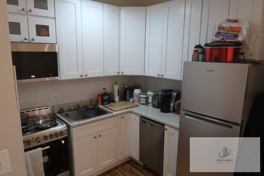 Building Photo - 4526 N Sheridan Rd