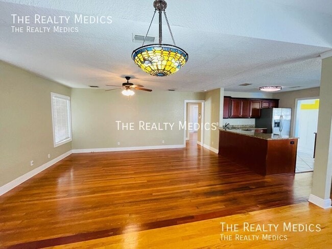 Building Photo - 1332 W Princeton St