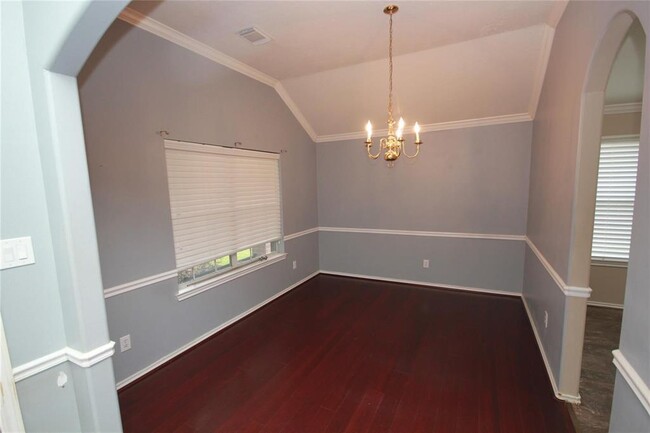 Building Photo - 3051 Glenthorpe Ln