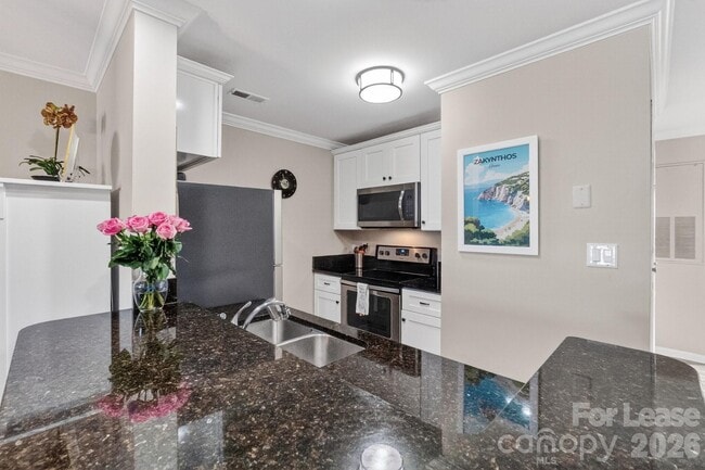 Building Photo - 18695 Vineyard Point Ln