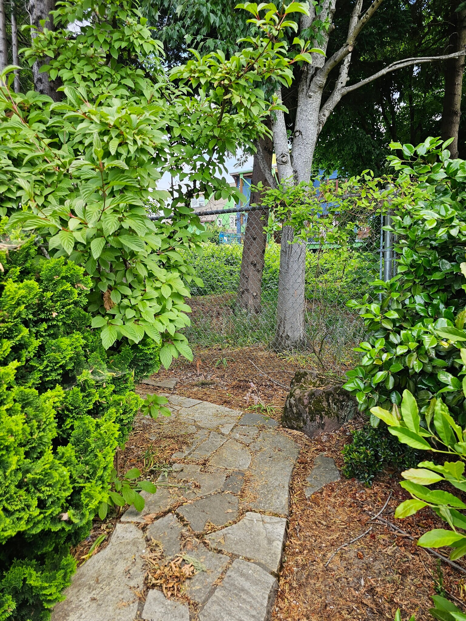 Building Photo - 309 NE Graham St