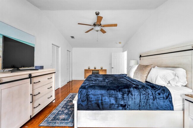 Building Photo - 7641 W Country Club Blvd